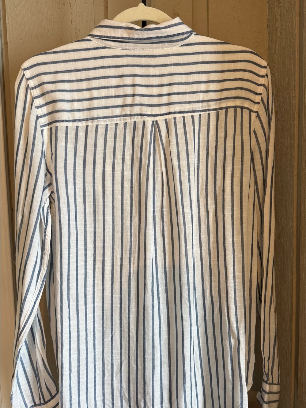 Lucky Brand Women’s White and Blue Vertical Stripe Button-Down Shirt Size M - Picture 2 of 13